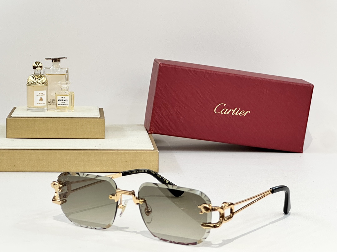 Cartier
MOD：CT0540S
Size：140
 
变色