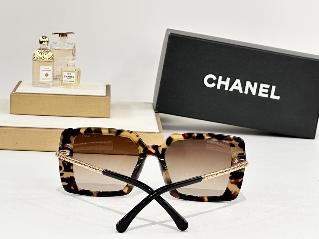  CHANEL
MOD：2212
Size：63口17 145
