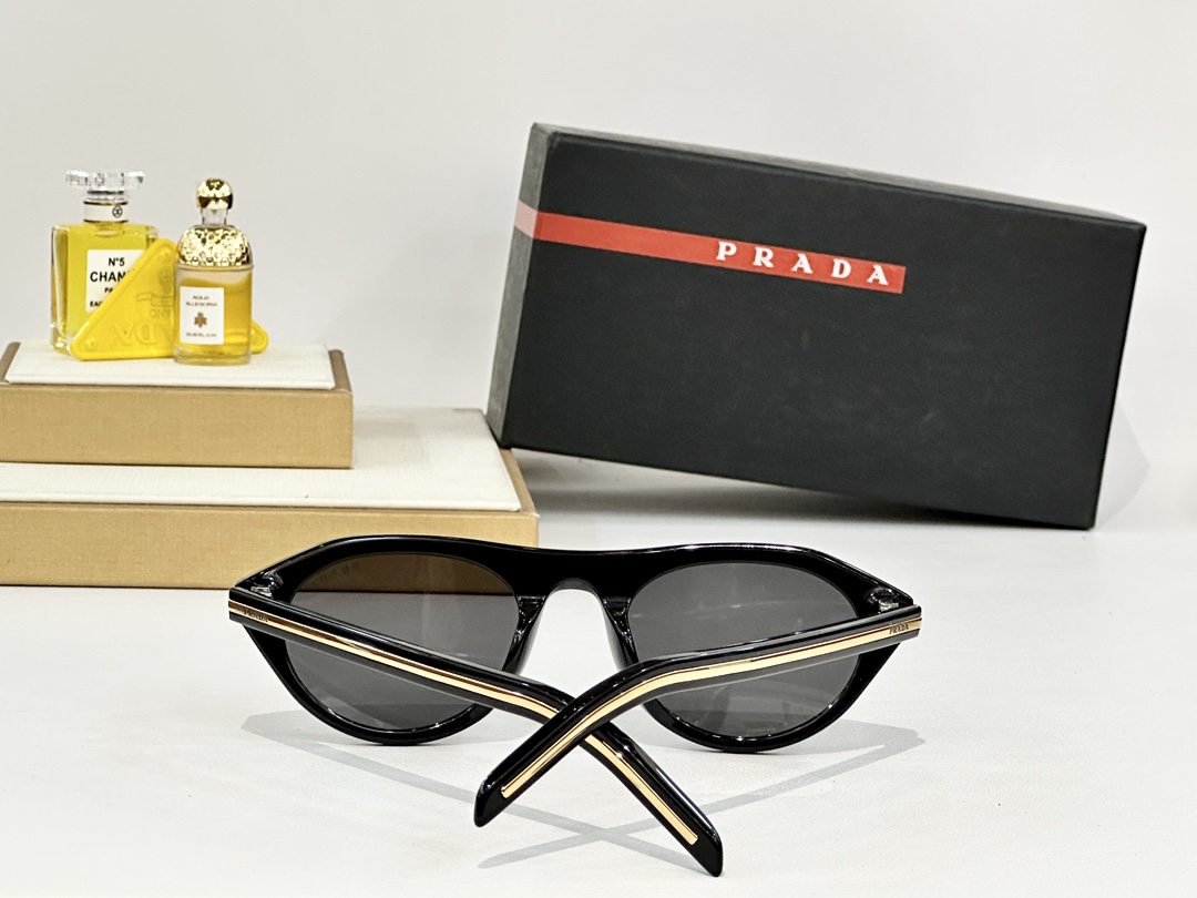  PRADA
MOD：SPR B15
Size：51口21 145
