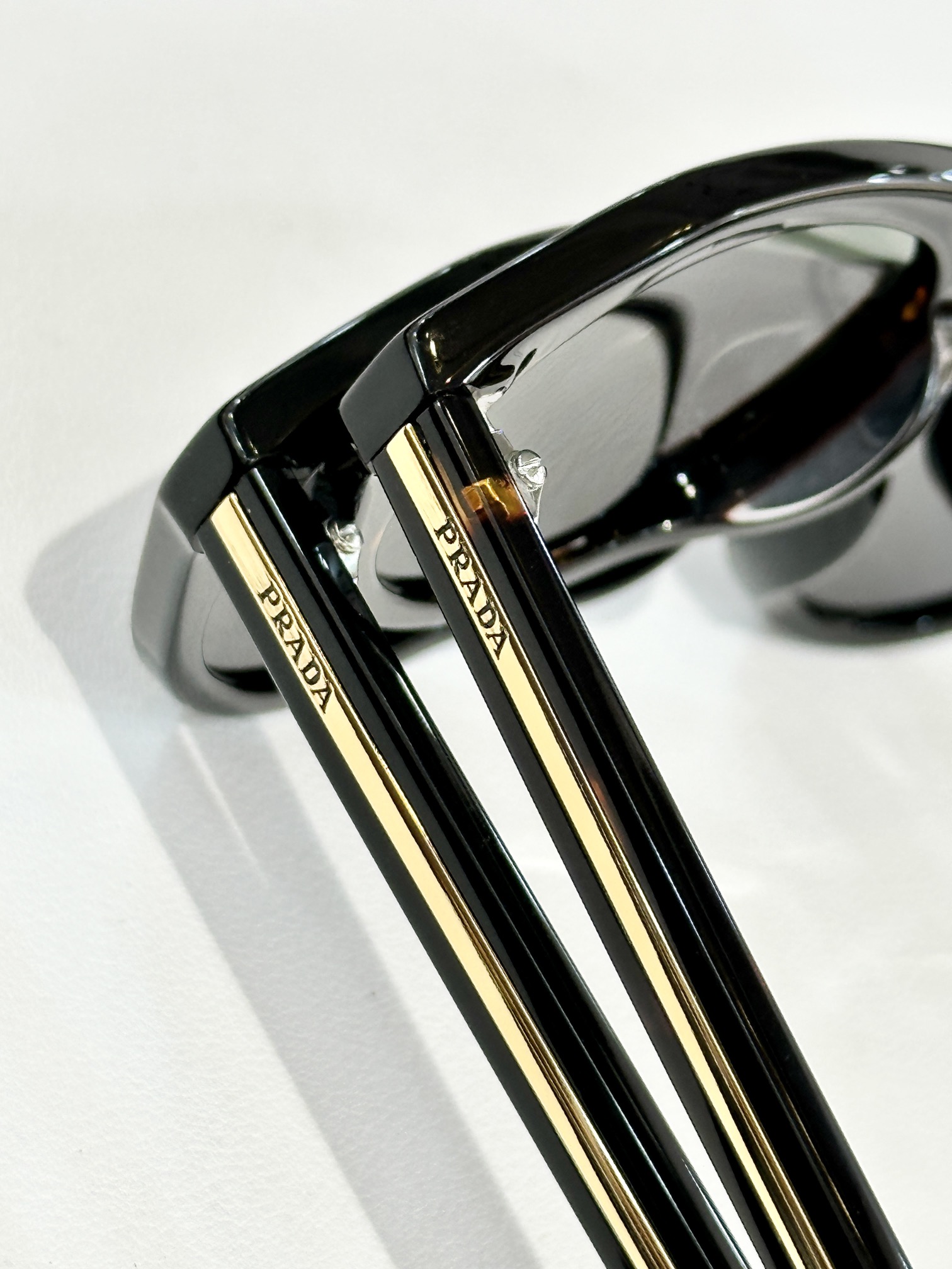  PRADA
MOD：SPR B15
Size：51口21 145
