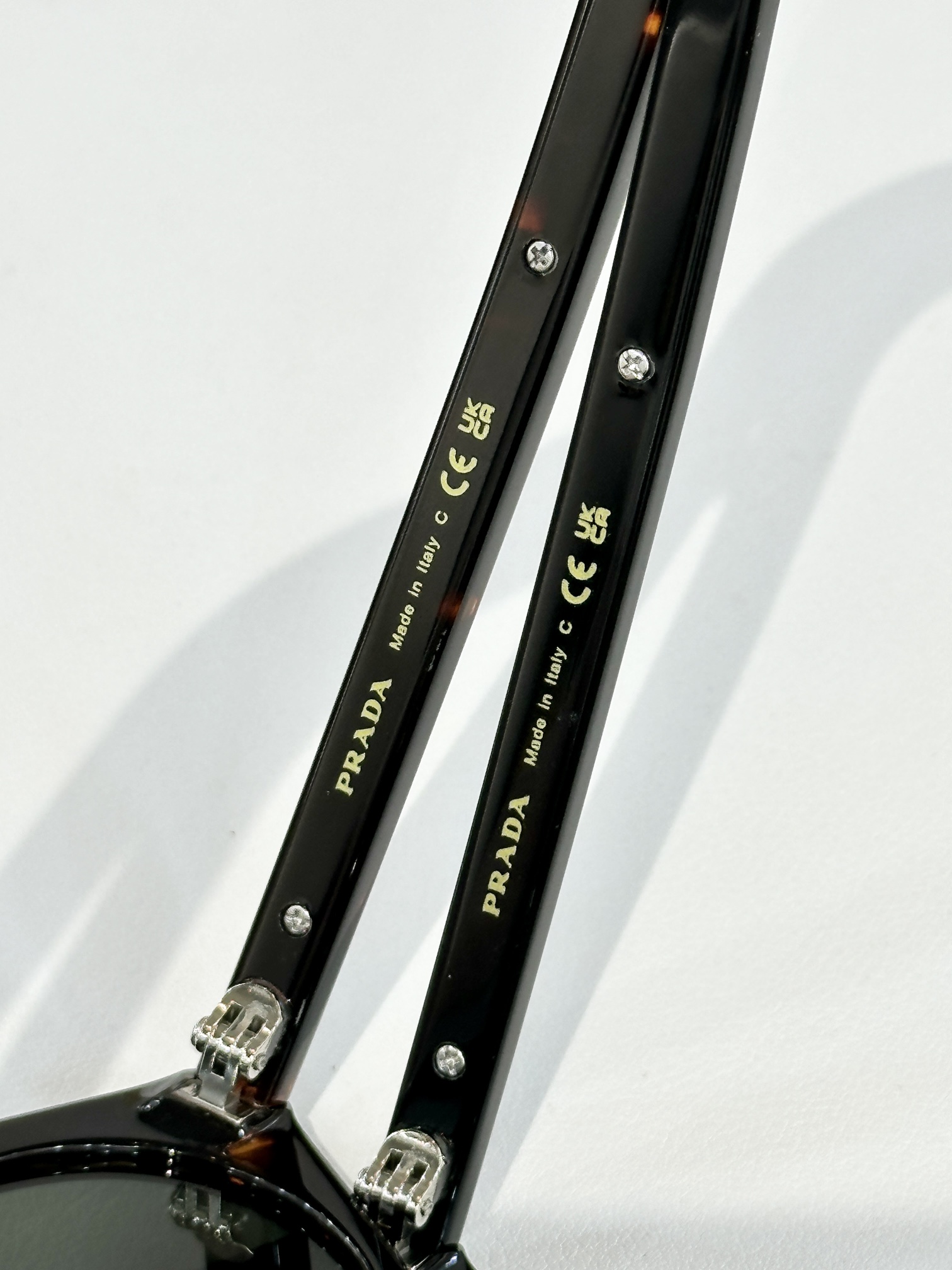 PRADA
MOD：SPR B15
Size：51口21 145
