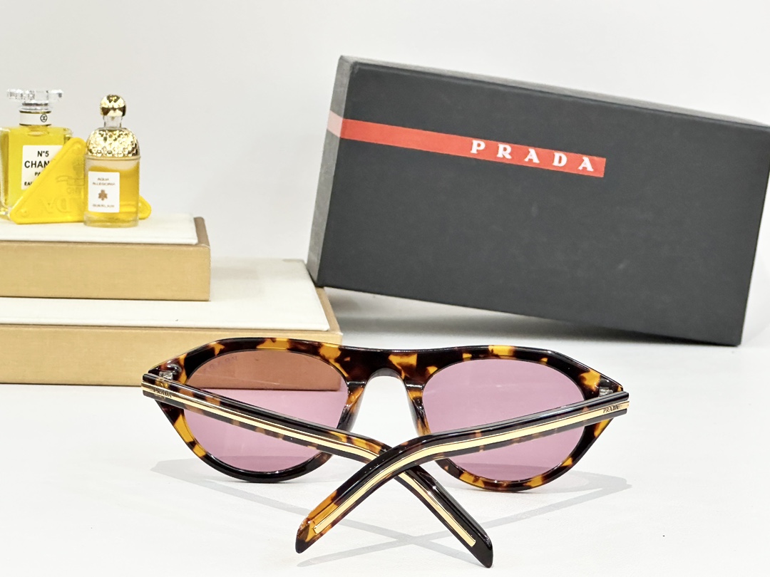  PRADA
MOD：SPR B15
Size：51口21 145
