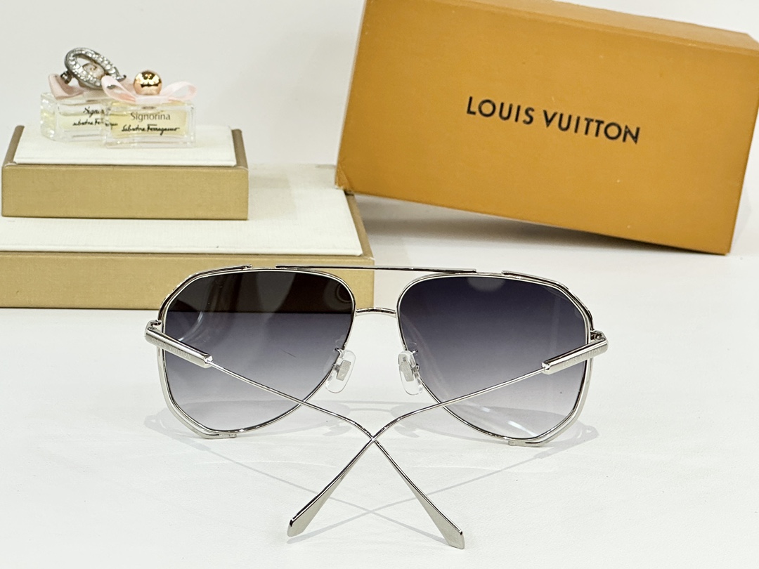  LOUIS VUITTO*
MOD：Z1315
Size：61口14-145
