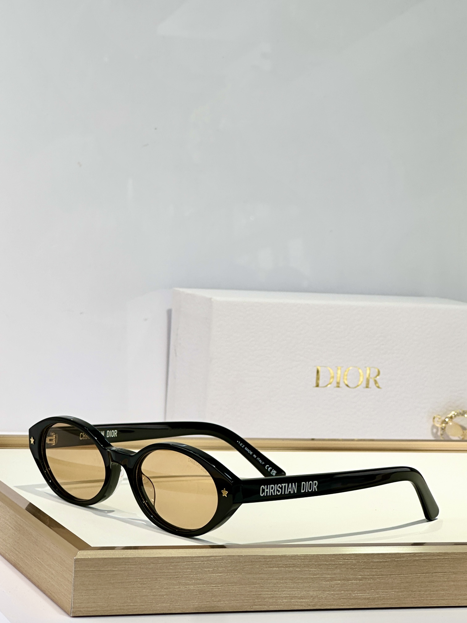  DIOR 
MODEL DiorPacific R1I
SIZE：54口18-140
