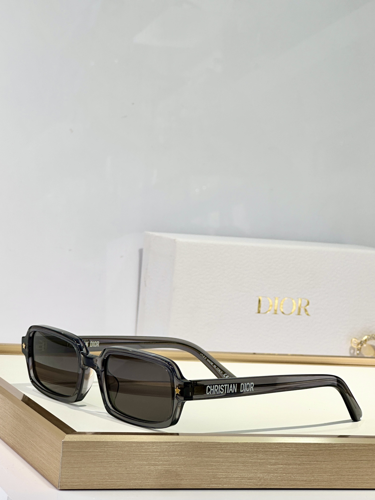  DIOR
MODEL DiorPacific S3I 
SIZE：53口21-145
