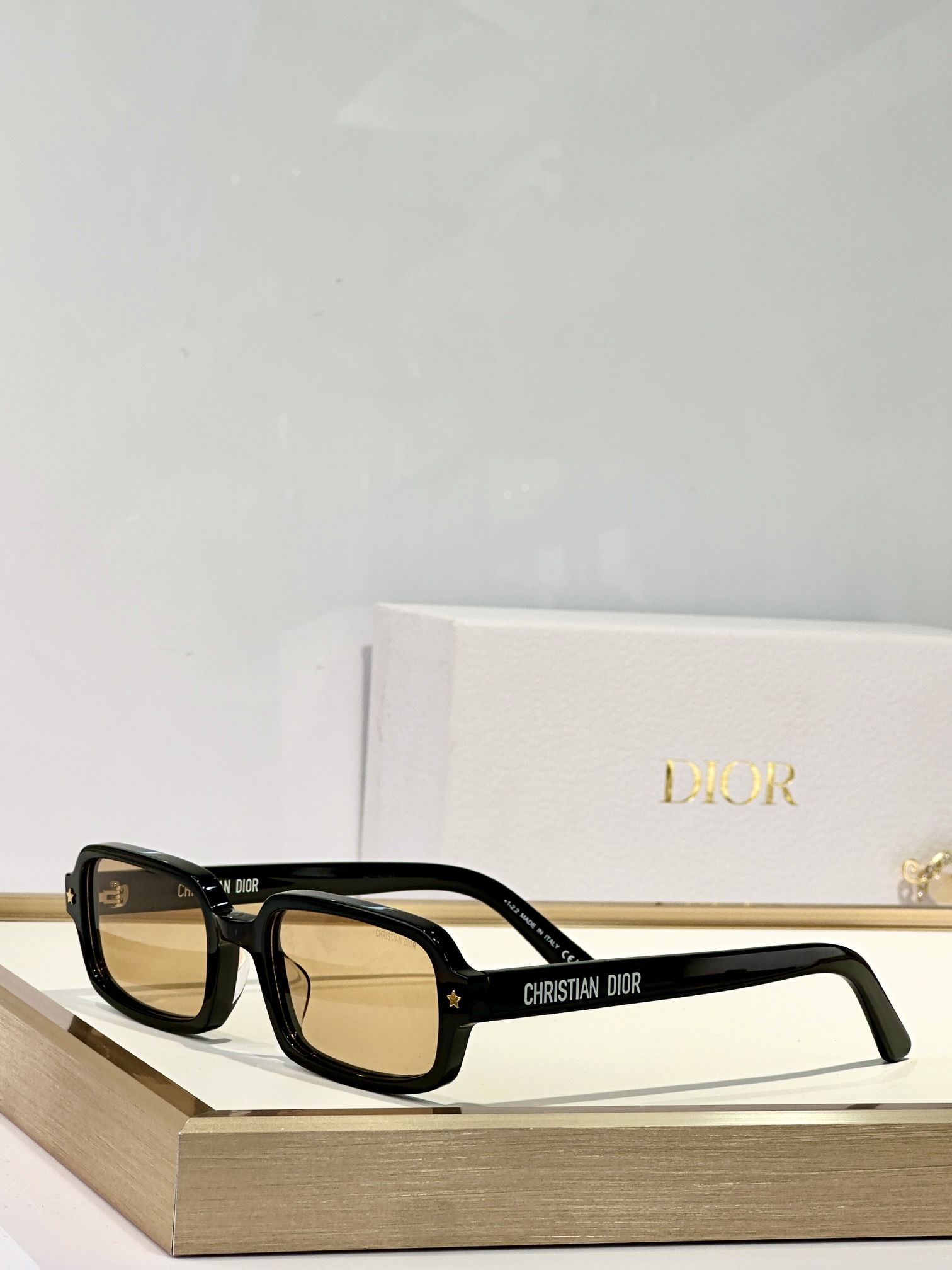  DIOR
MODEL DiorPacific S3I 
SIZE：53口21-145
