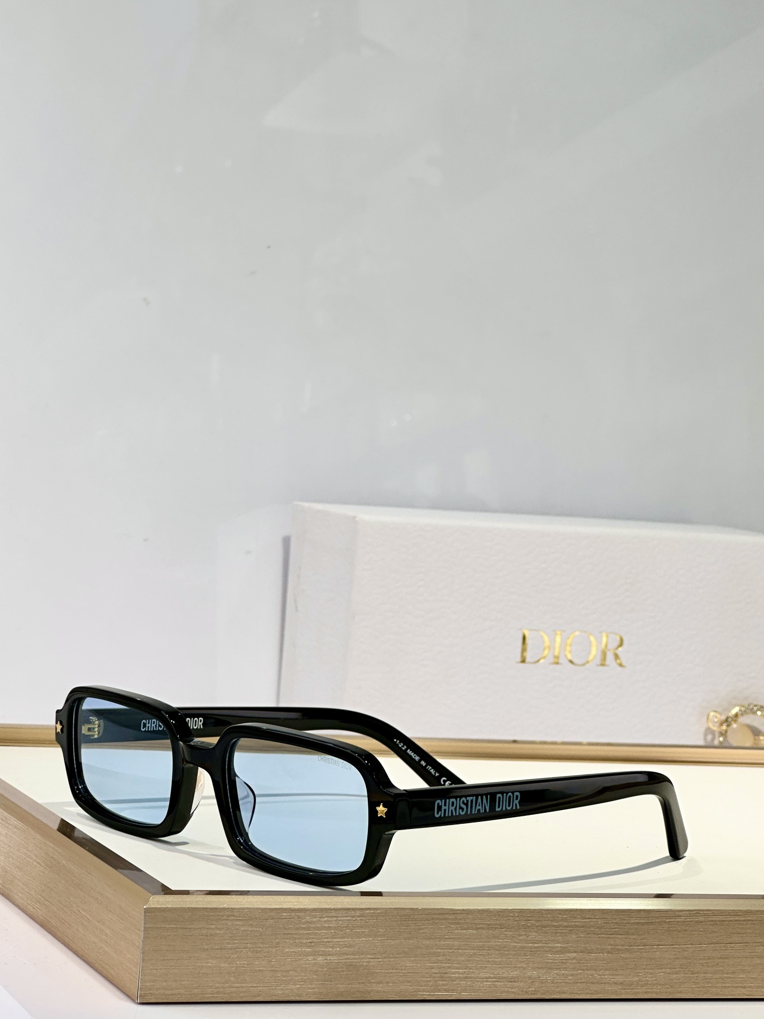  DIOR
MODEL DiorPacific S3I 
SIZE：53口21-145
