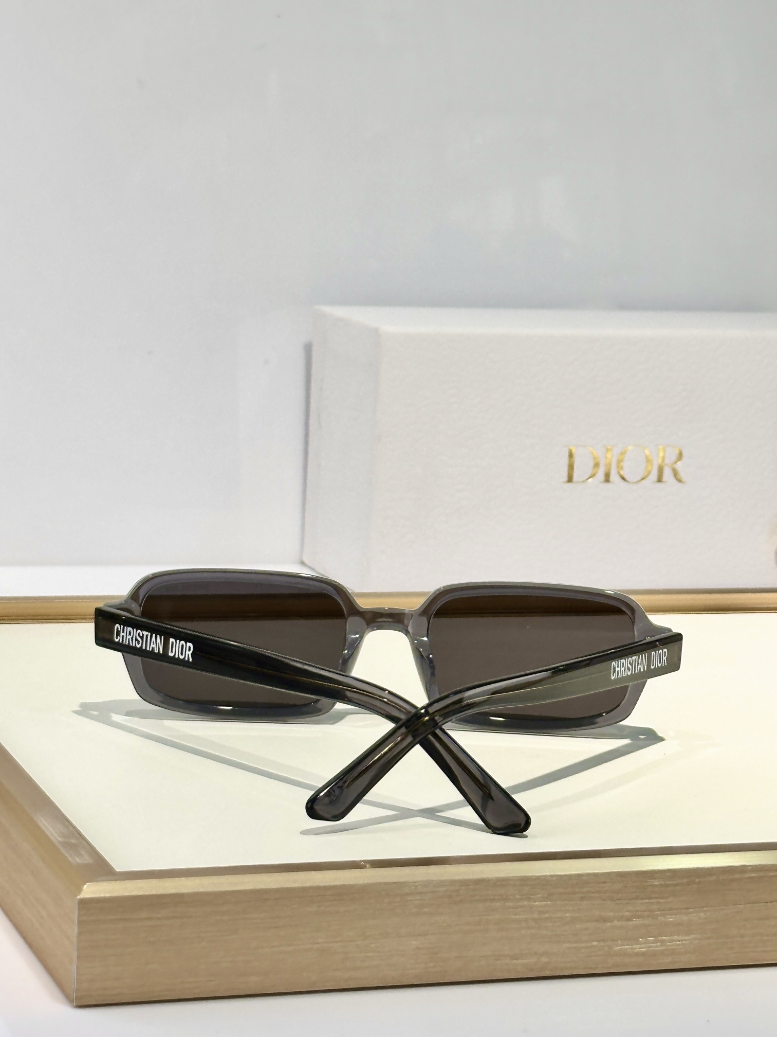  DIOR
MODEL DiorPacific S3I 
SIZE：53口21-145
