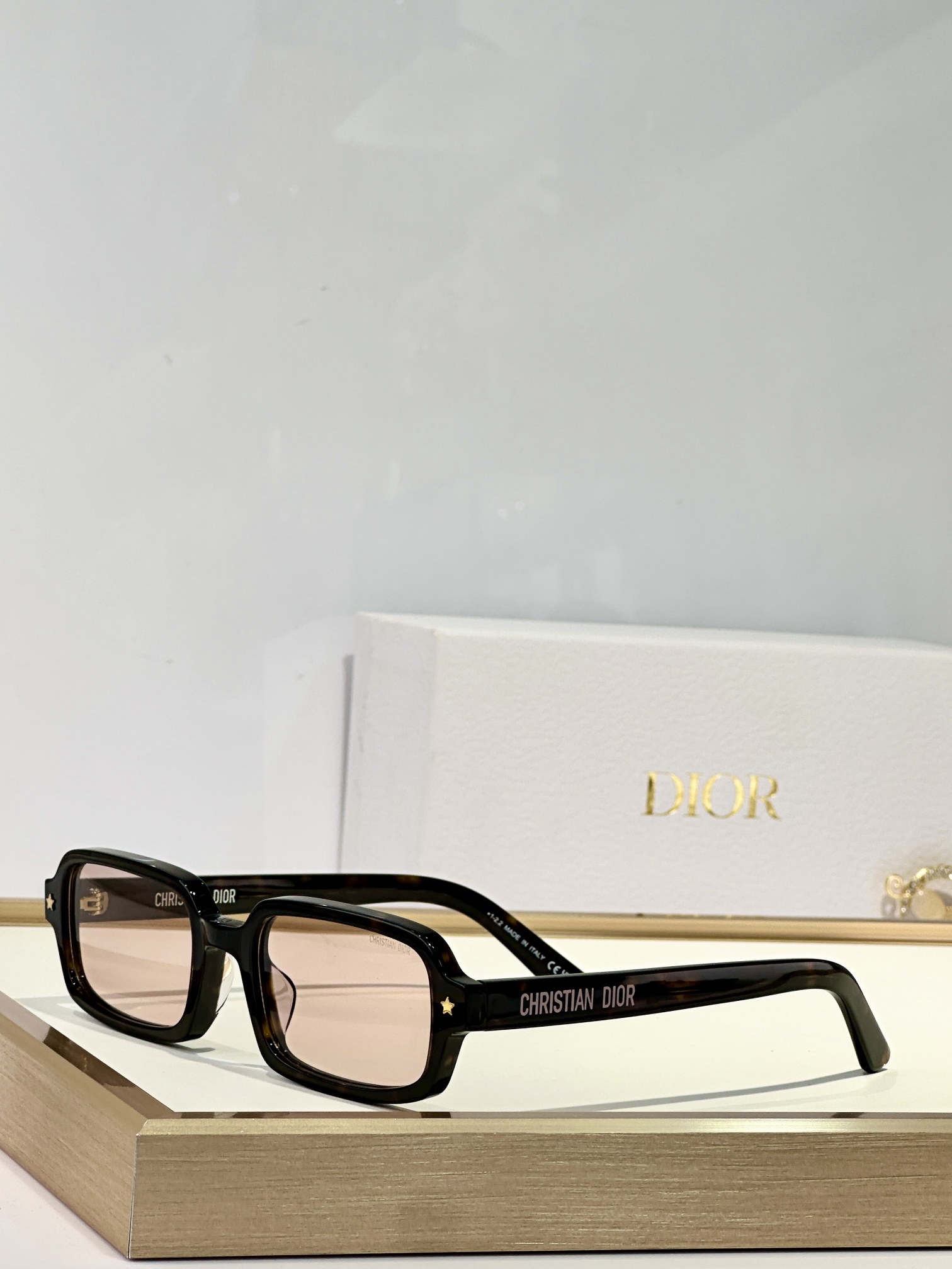  DIOR
MODEL DiorPacific S3I 
SIZE：53口21-145
