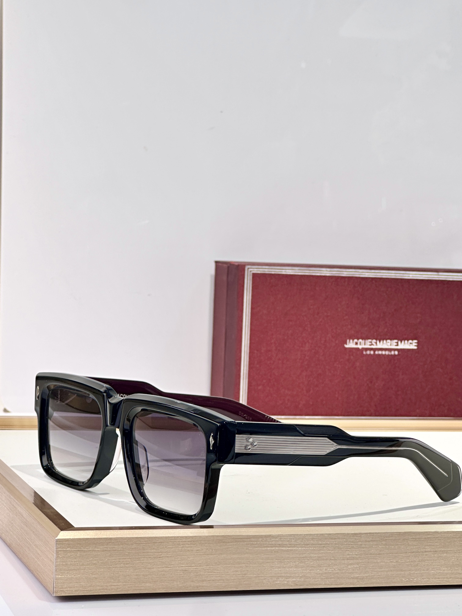 JACQUES MARIE MAG
MODEL：HEMMINGS
SIZE：55口22
 
变色 