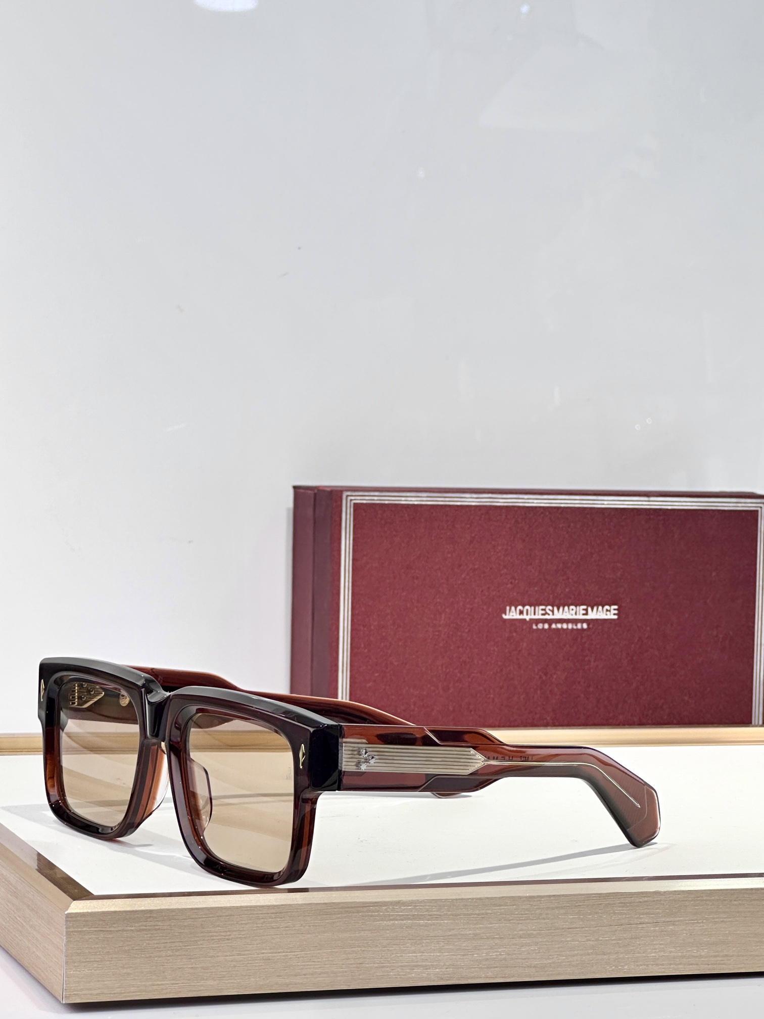 JACQUES MARIE MAG
MODEL：HEMMINGS
SIZE：55口22
 
变色 