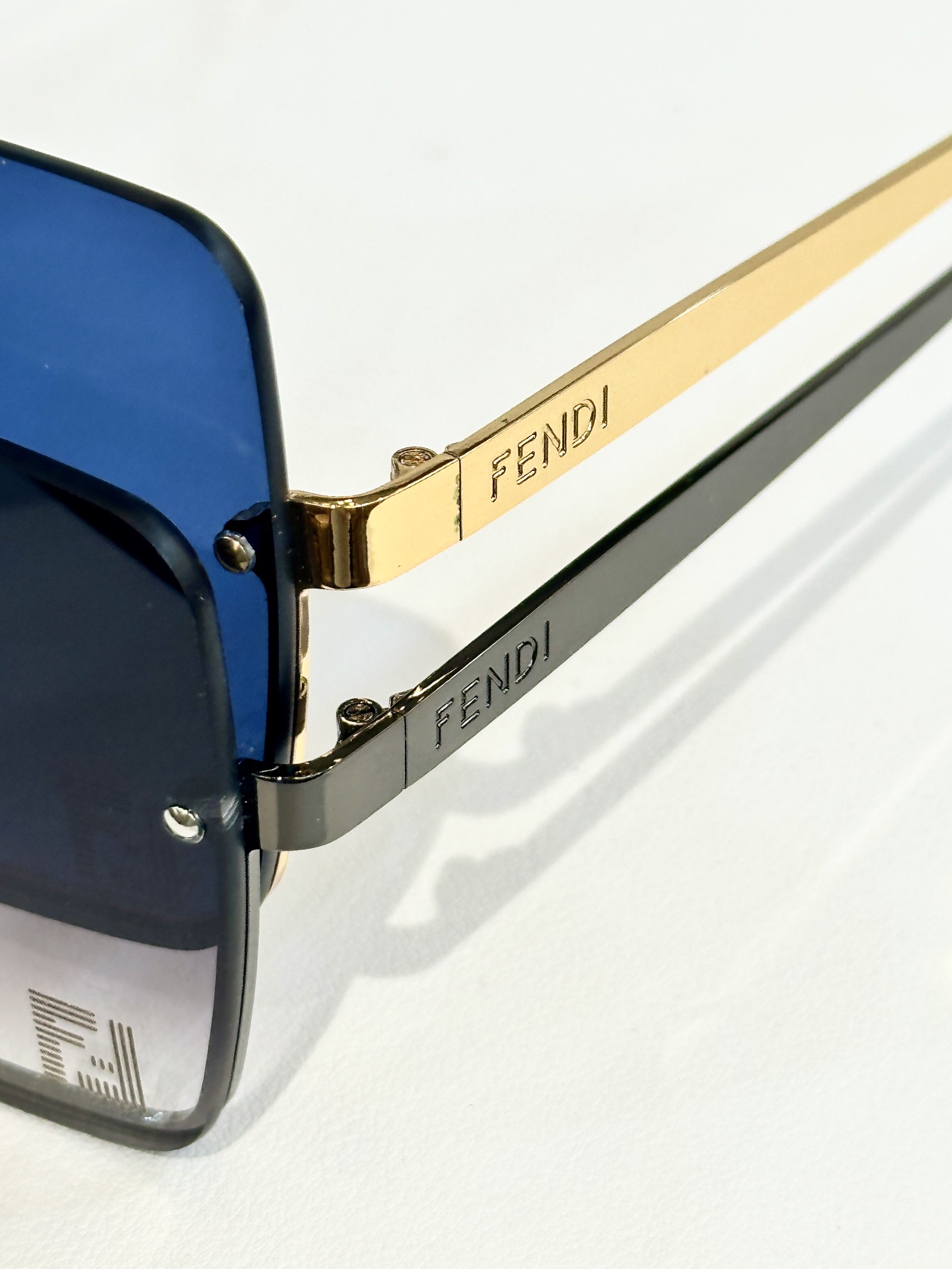  FEND* 
MOD：FE4077
SIZE61口15-143

