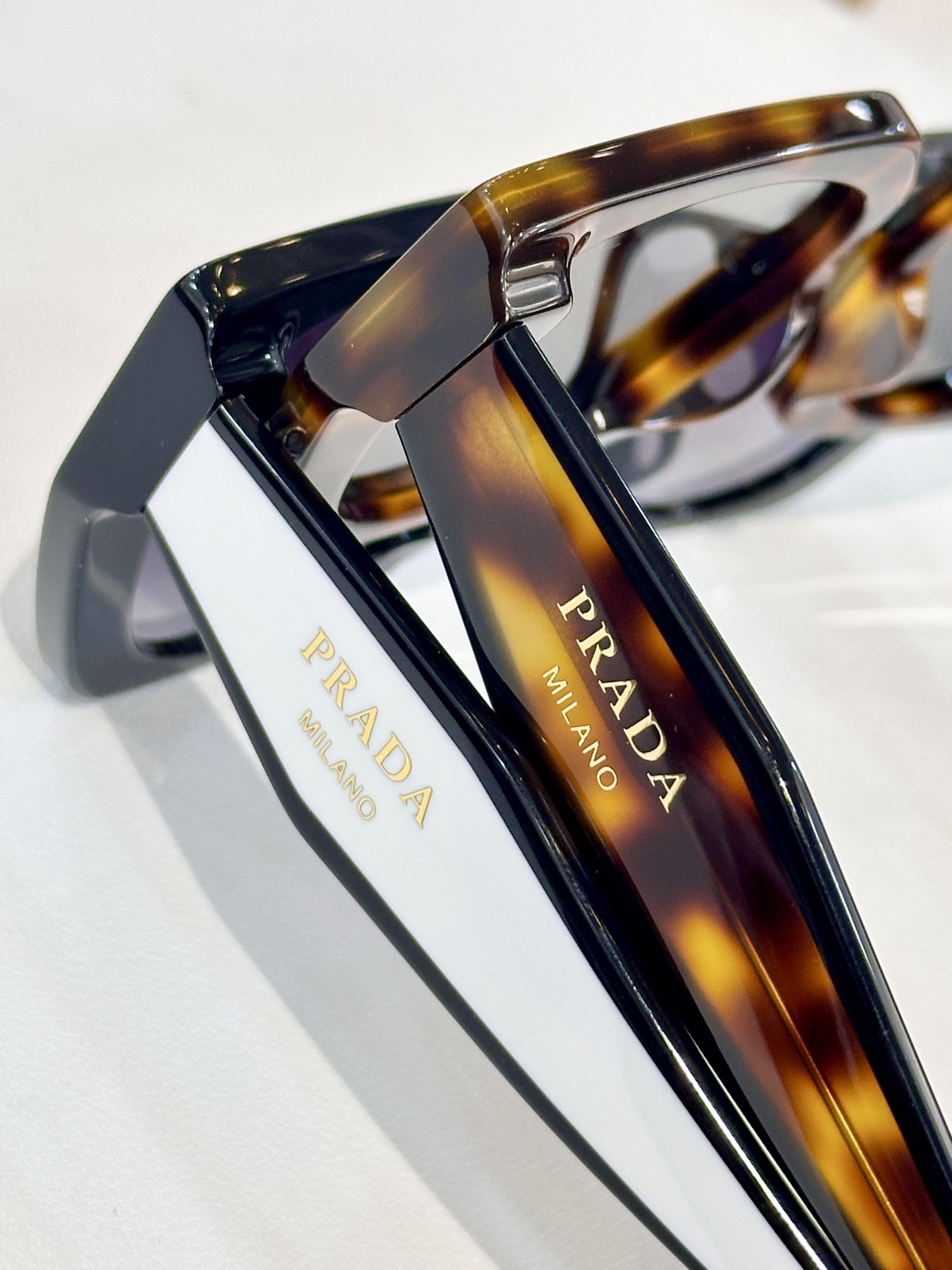   PRADA
MOD：PR205VS
Size：55口21 145

