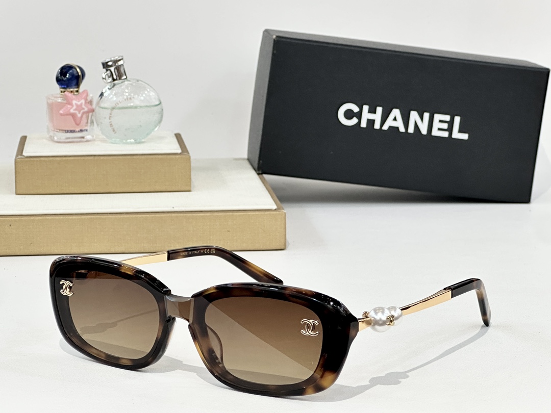  CHANEL
MOD：A95100
Size：53口21 145

