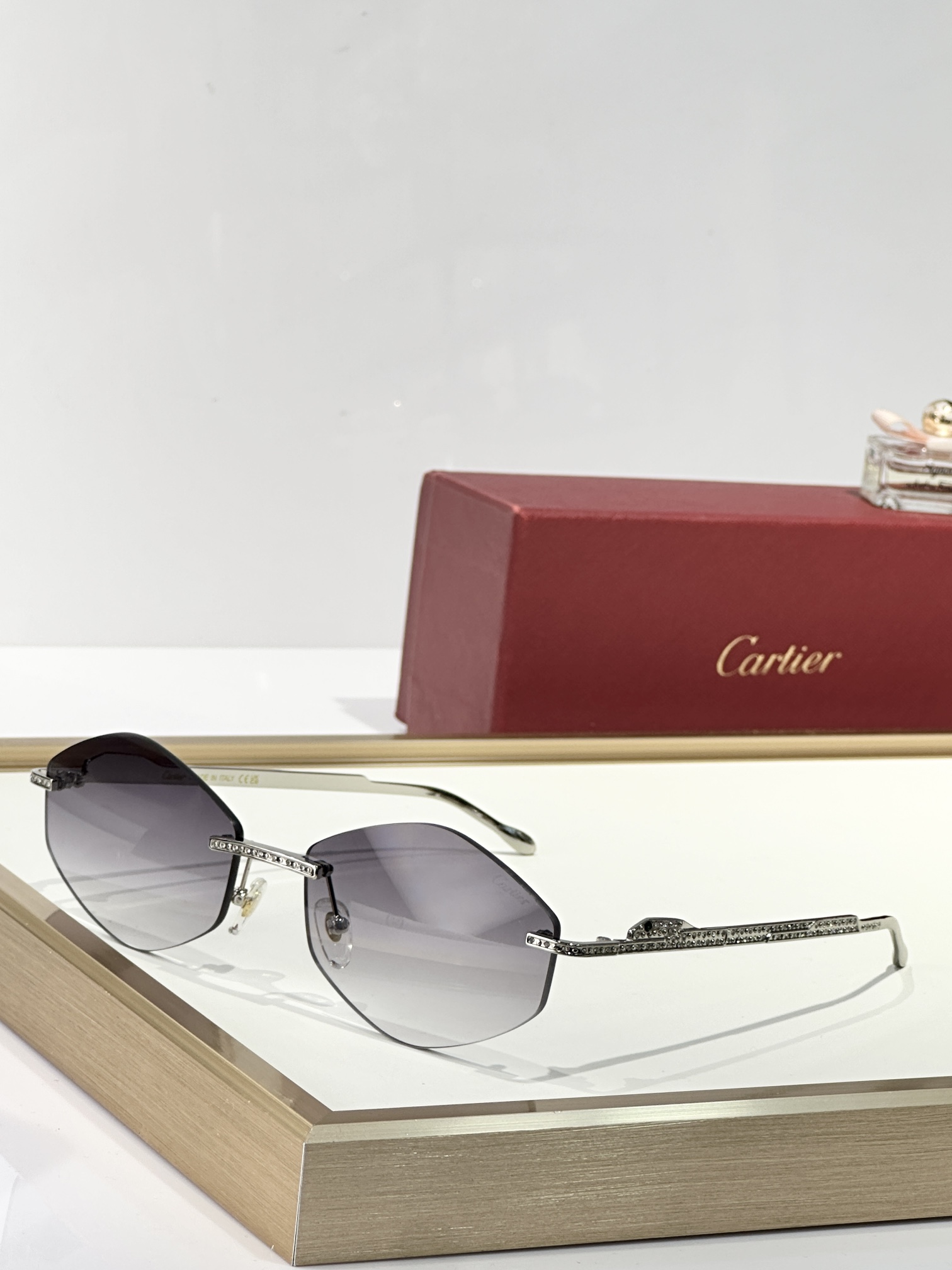  Cartier
MOD：CT0487S
Size：61口18 140

