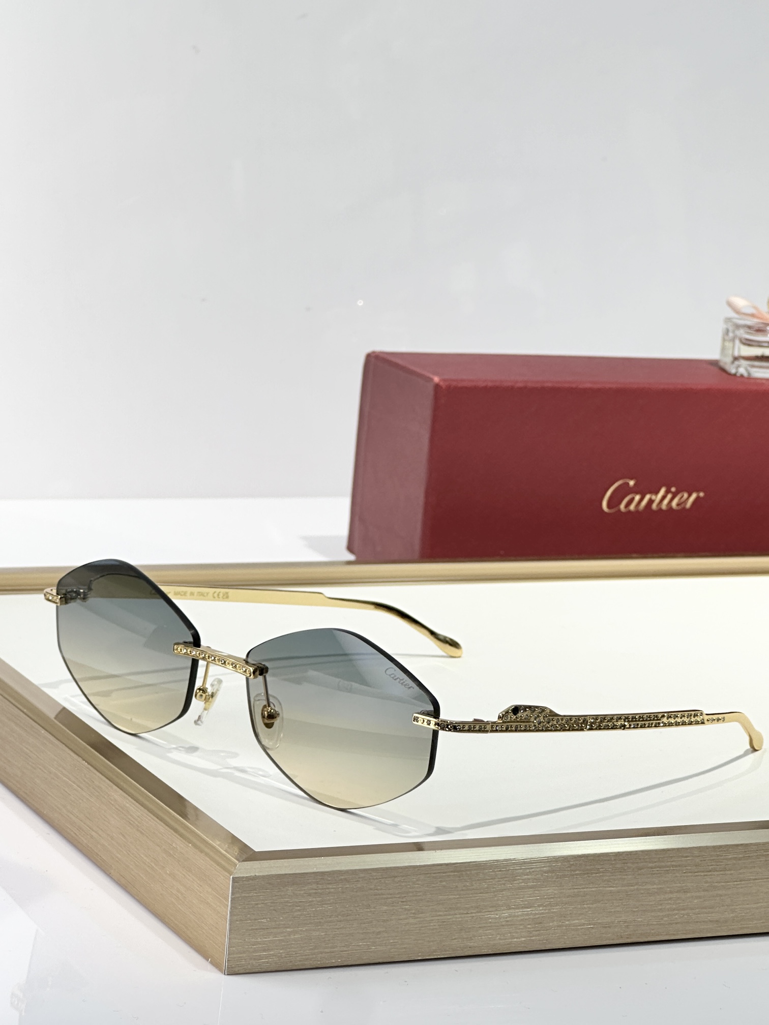  Cartier
MOD：CT0487S
Size：61口18 140

