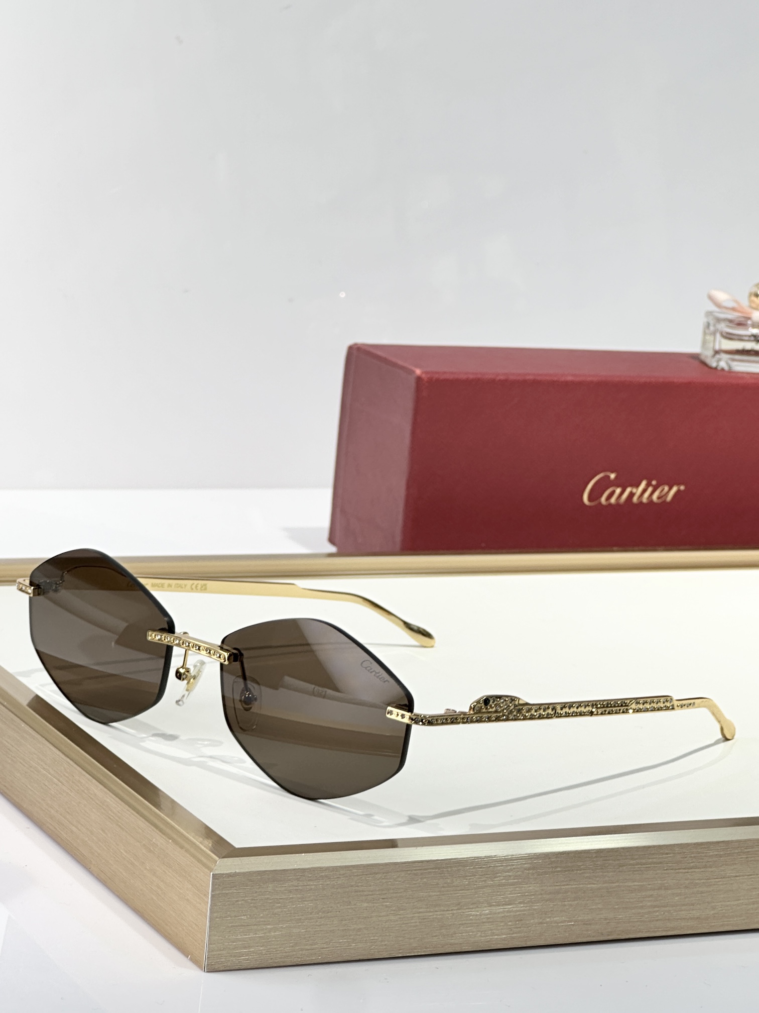  Cartier
MOD：CT0487S
Size：61口18 140

