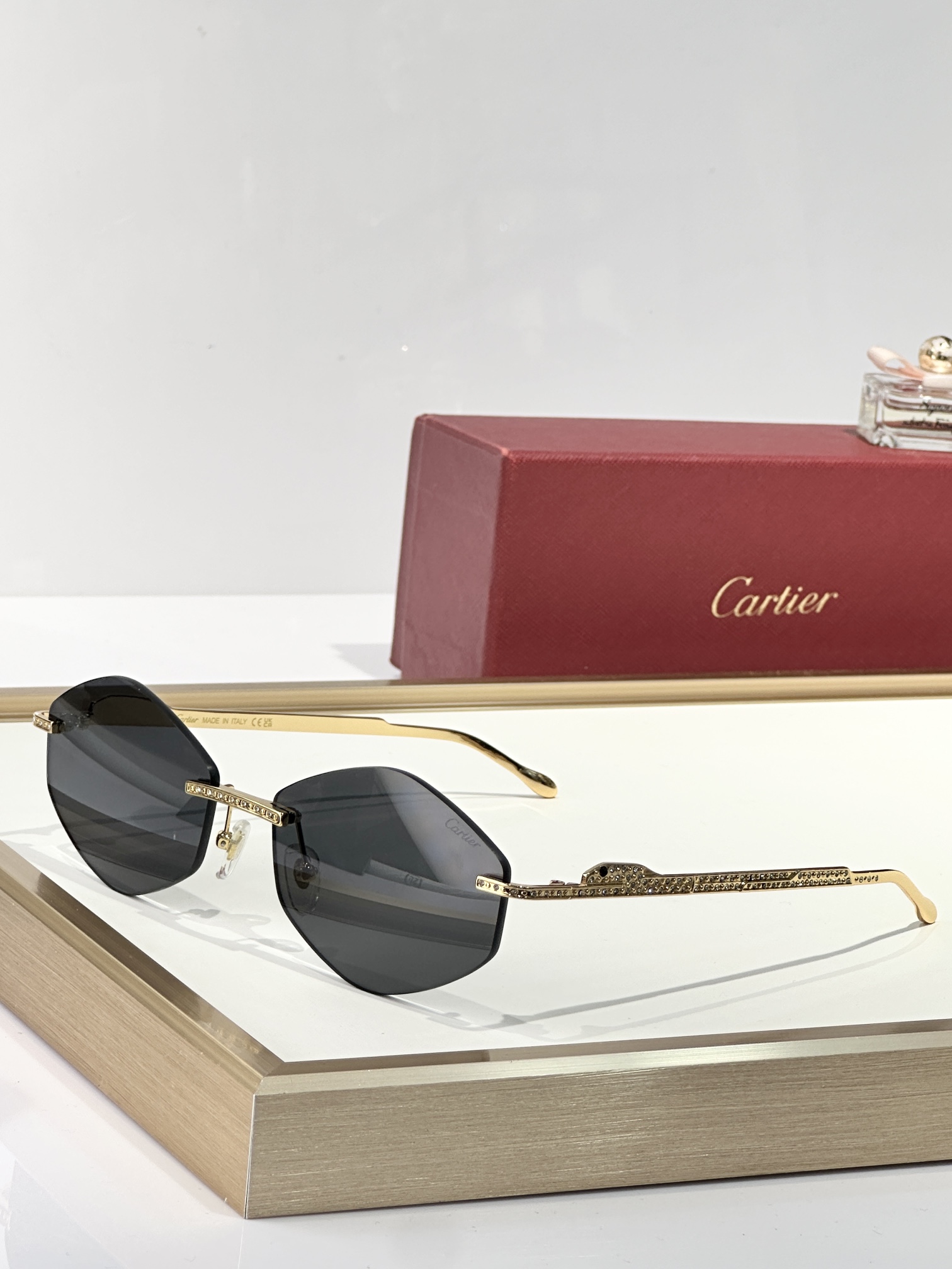  Cartier
MOD：CT0487S
Size：61口18 140

