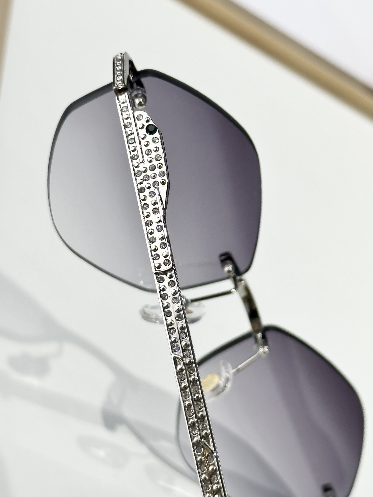  Cartier
MOD：CT0487S
Size：61口18 140

