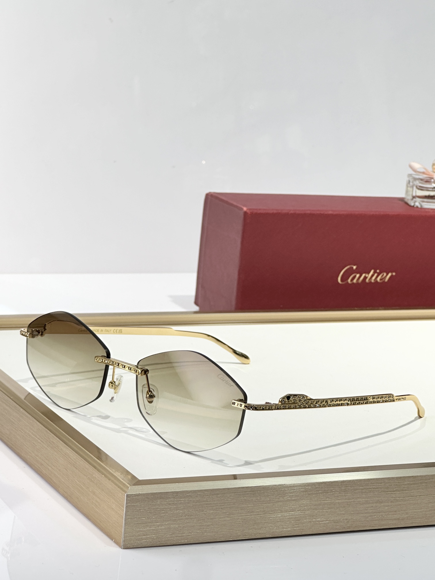  Cartier
MOD：CT0487S
Size：61口18 140

