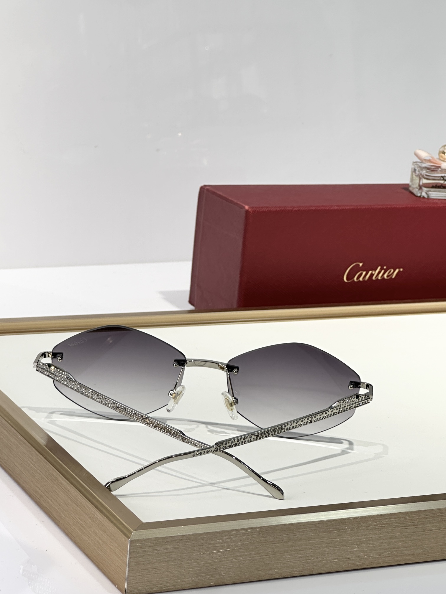  Cartier
MOD：CT0487S
Size：61口18 140


