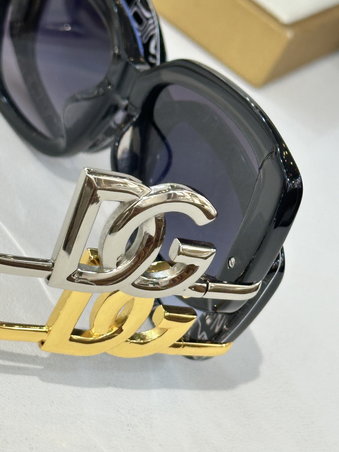  DOLCE & GABBAN*
MODEL：DG6697
SIZE：53口17 138
