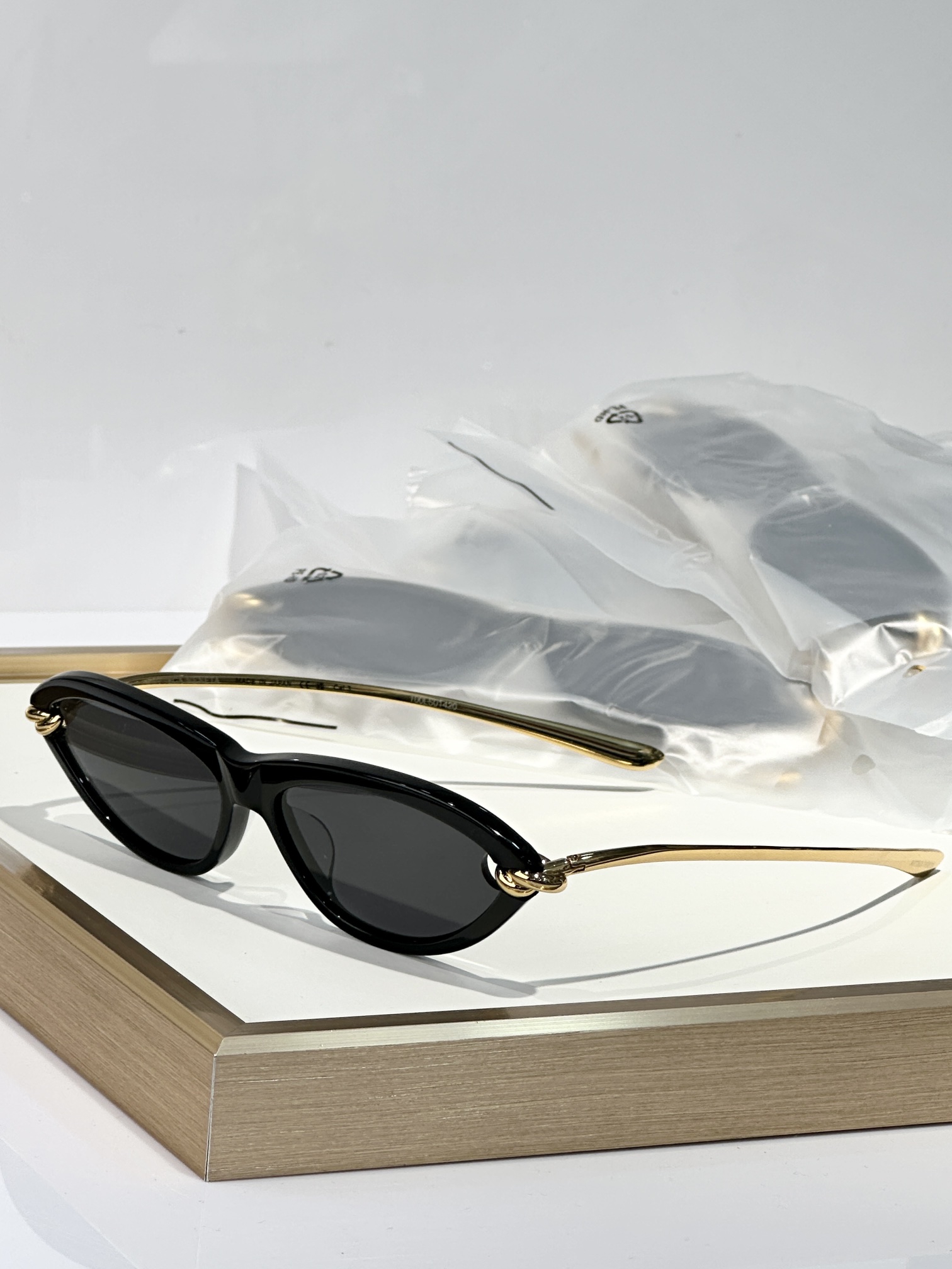  BOTTEGA VENETA
MOD：1390
Size：62口17-140
