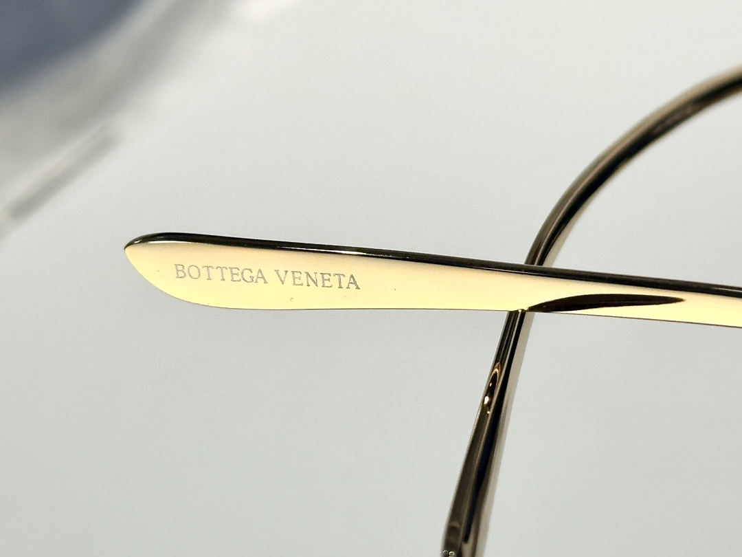  BOTTEGA VENETA
MOD：1390
Size：62口17-140
