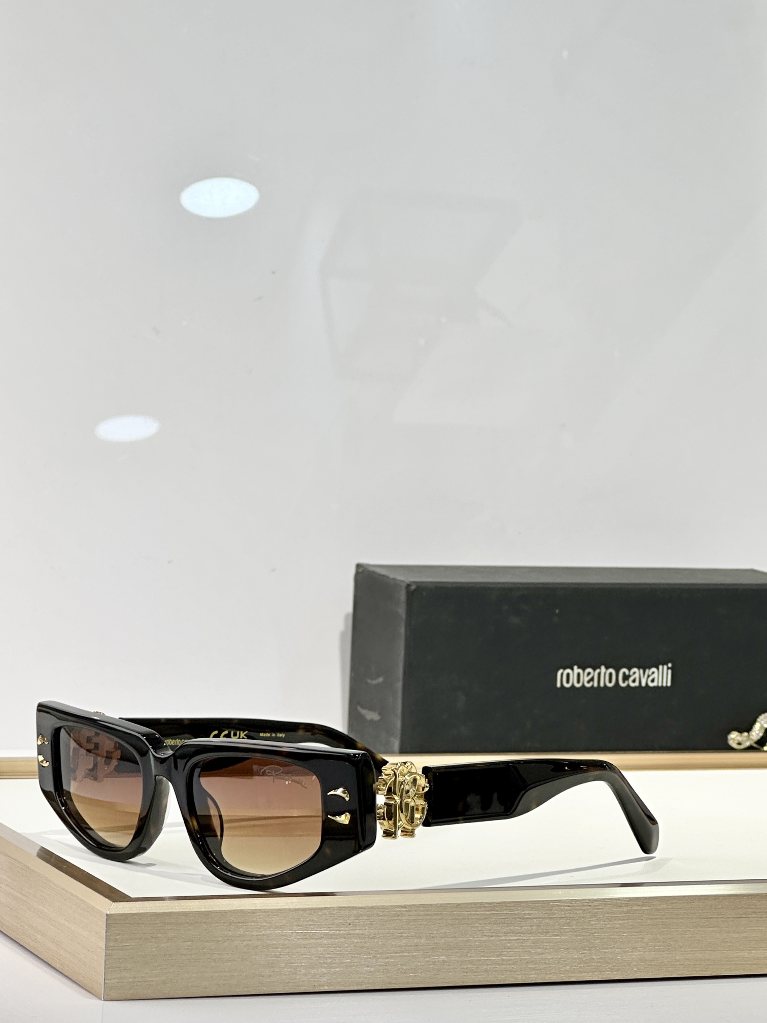  Roberto Cavalie*
MODEL：SPC057M
SIZE：51口20-135

