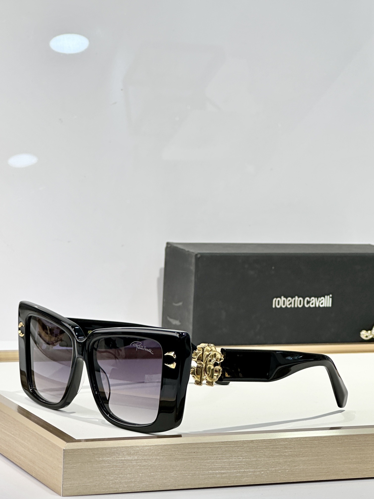  Roberto Cavalie*
MODEL：SPC056M
SIZE：54口15-135
