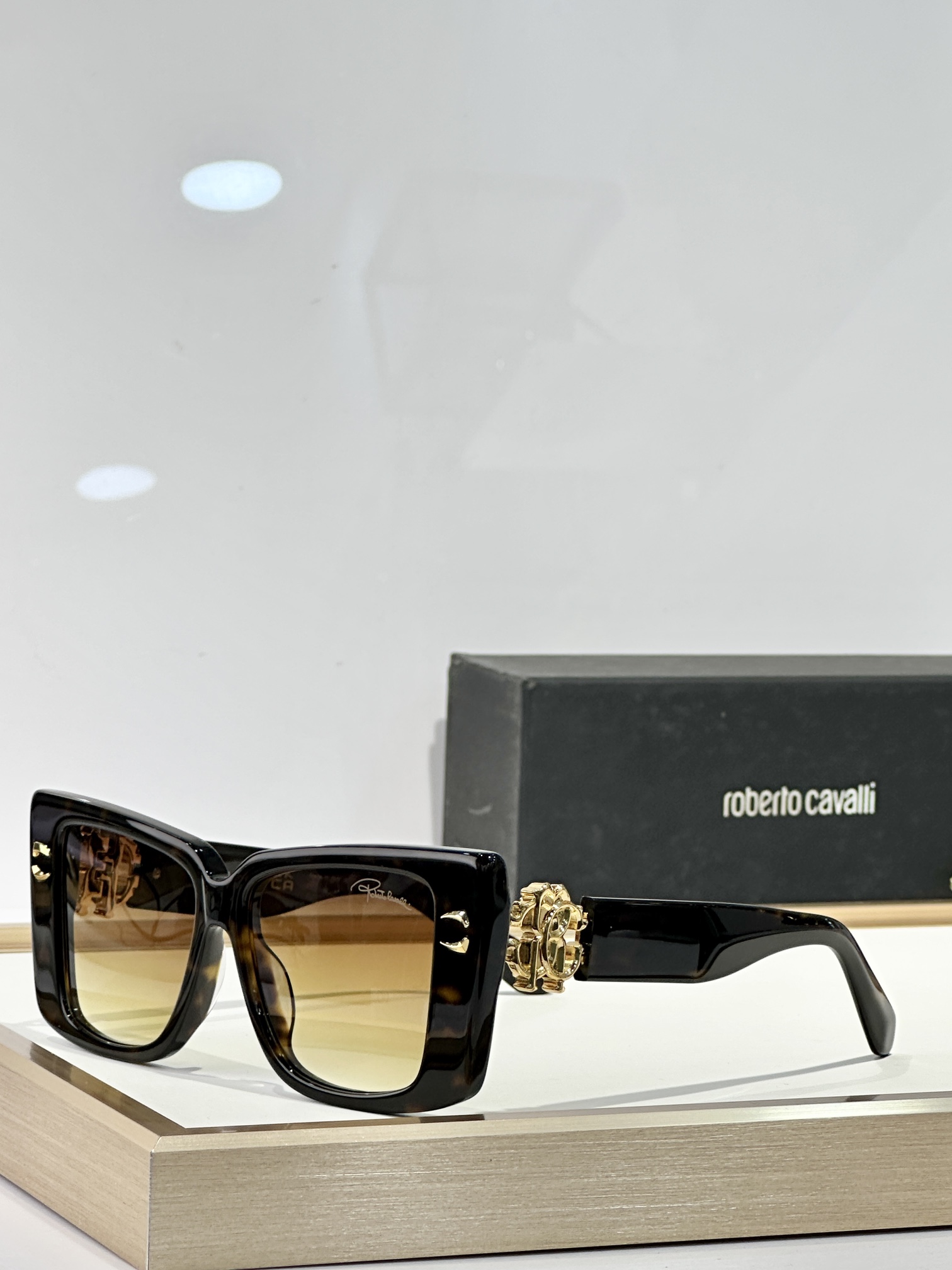  Roberto Cavalie*
MODEL：SPC056M
SIZE：54口15-135
