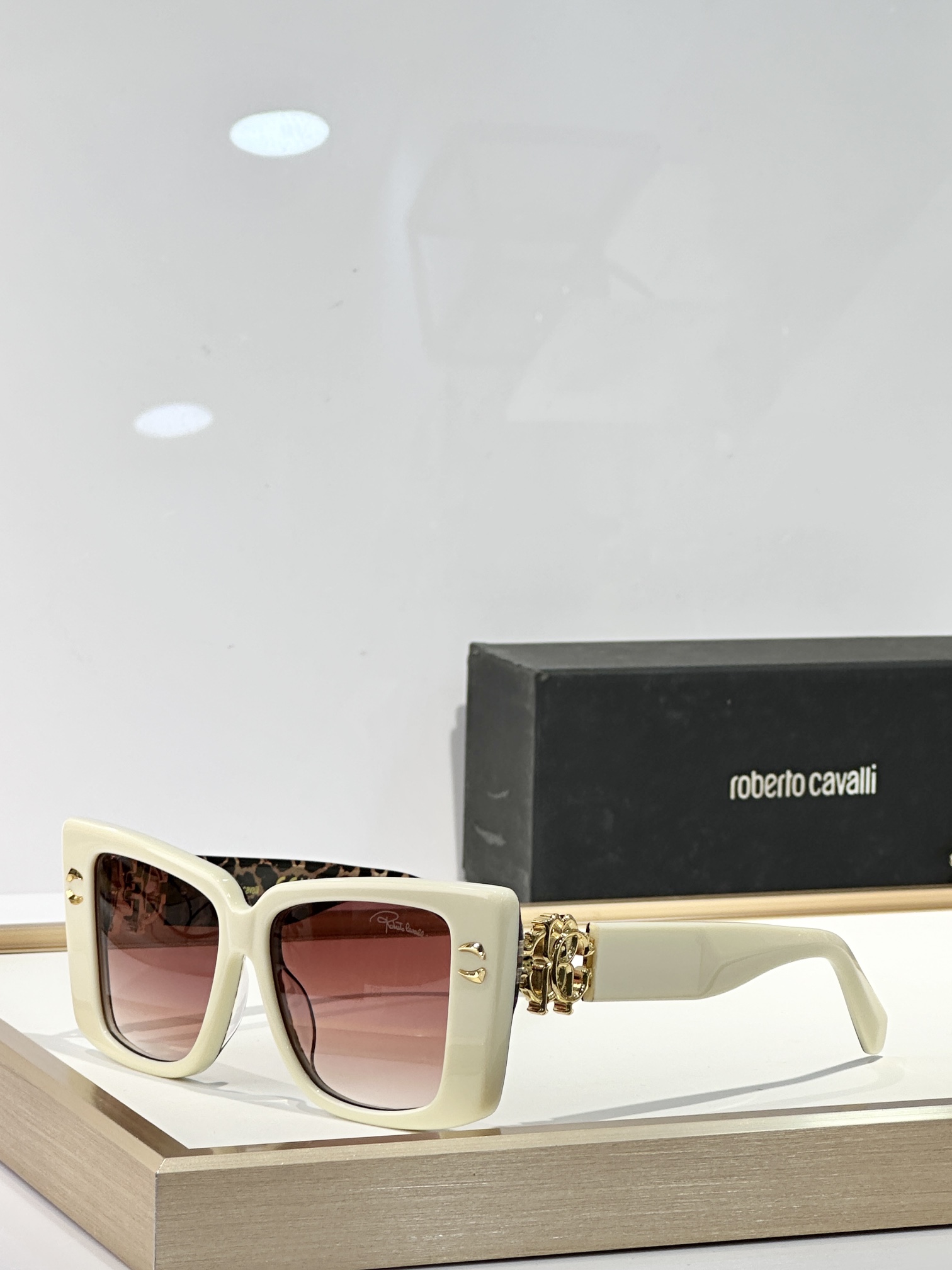  Roberto Cavalie*
MODEL：SPC056M
SIZE：54口15-135
