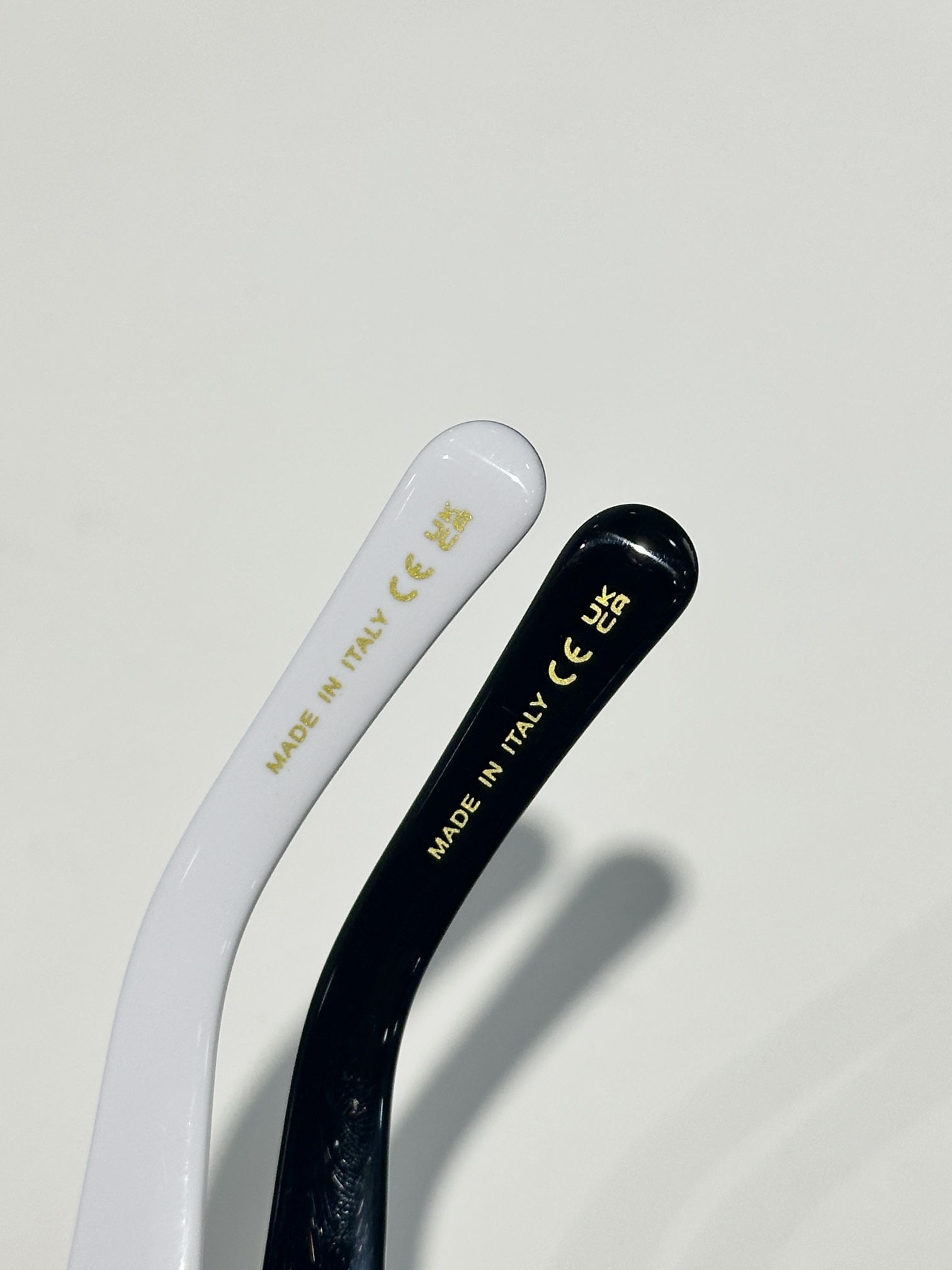 。 LOUIS VUITTO*
MOD：Z2686U
Size：54口18 145
