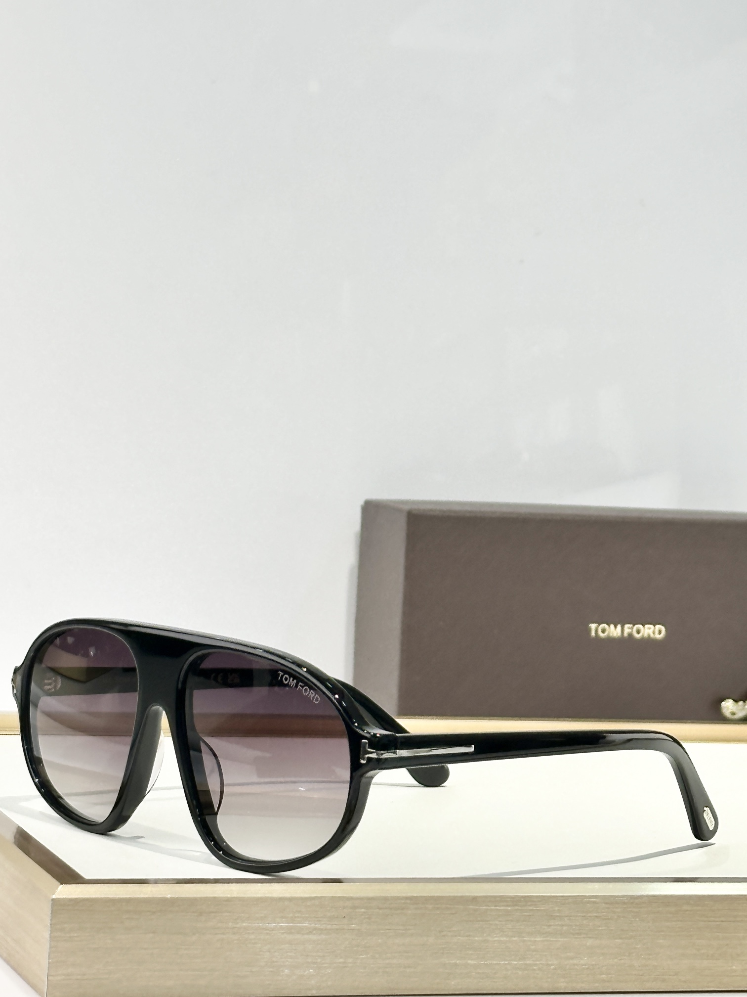 TOM FORD
MOD：FT1178
Size：58口16 145

