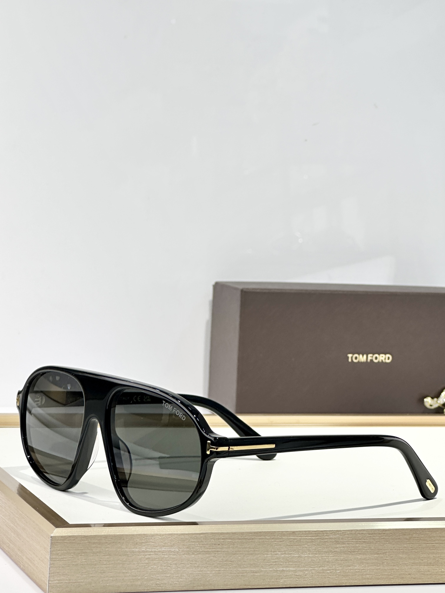 TOM FORD
MOD：FT1178
Size：58口16 145


