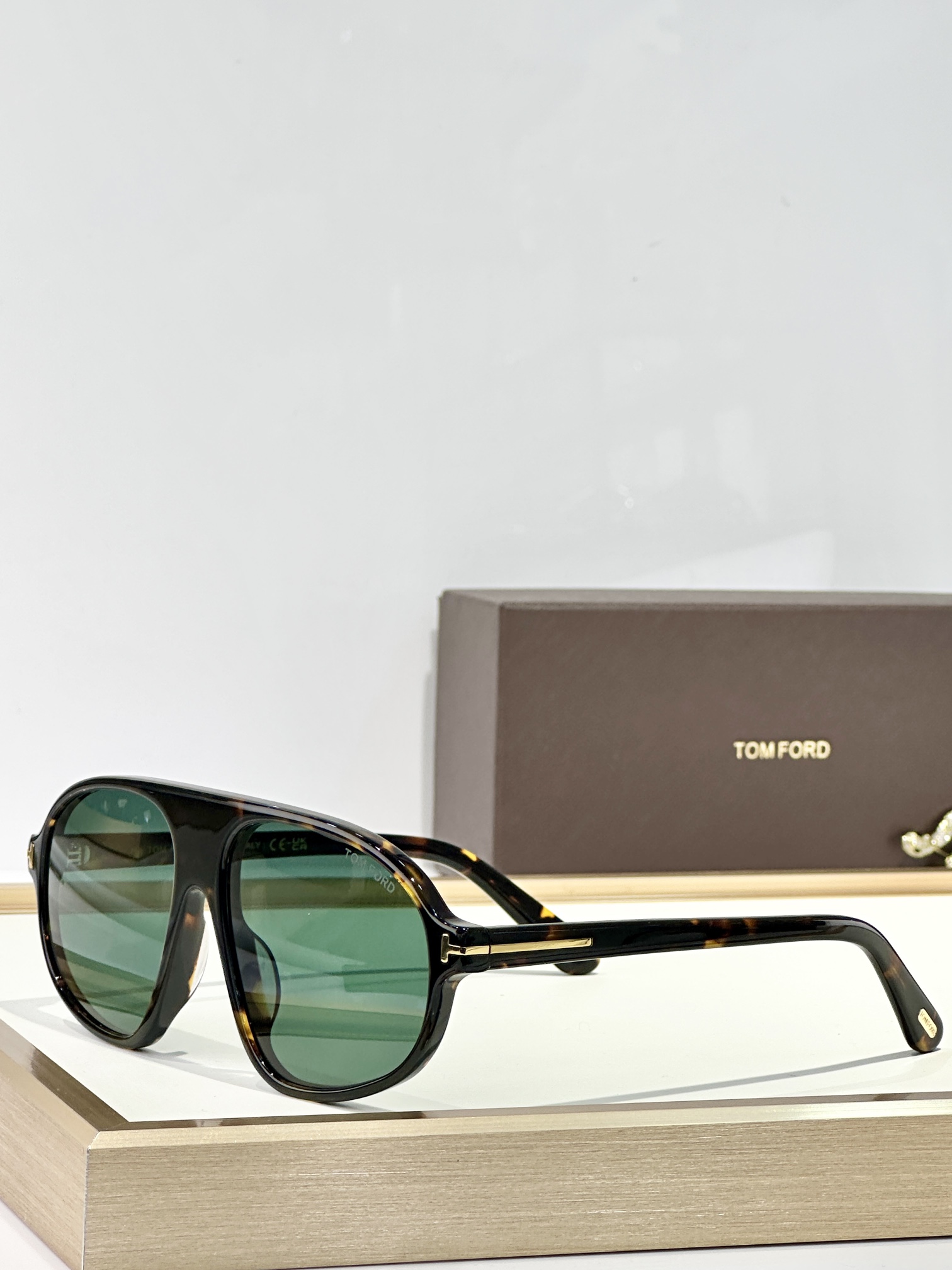 TOM FORD
MOD：FT1178
Size：58口16 145

