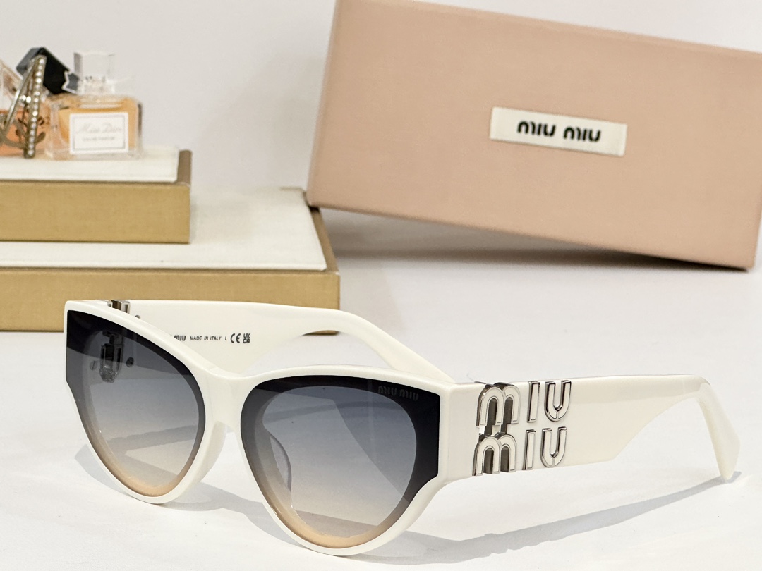  MIU MI*
MOD：SUM082Z
Size：52口21 135
