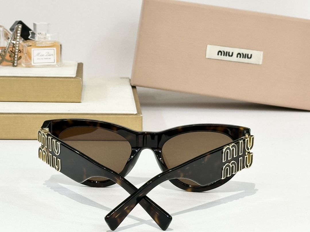  MIU MI*
MOD：SUM082Z
Size：52口21 135
