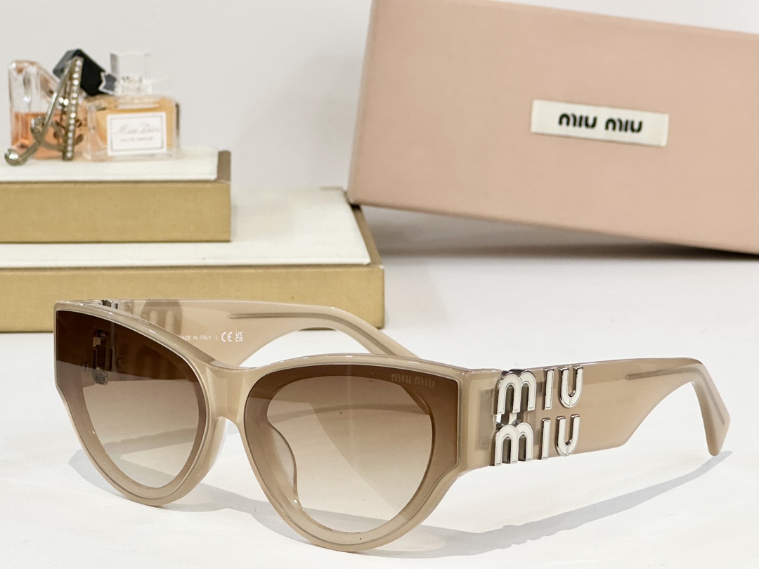  MIU MI*
MOD：SUM082Z
Size：52口21 135
