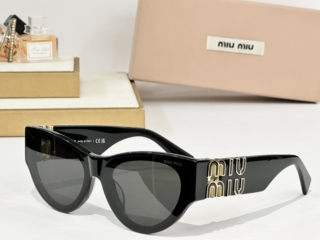  MIU MI*
MOD：SUM082Z
Size：52口21 135
