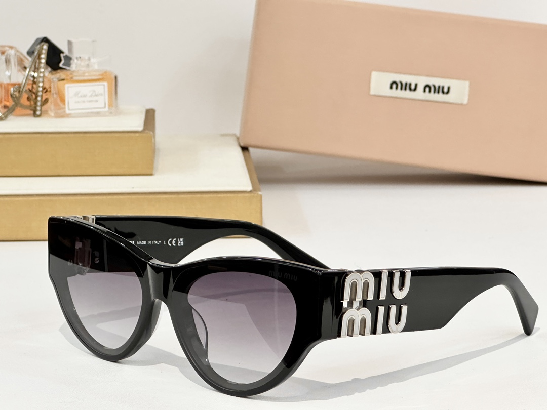  MIU MI*
MOD：SUM082Z
Size：52口21 135
