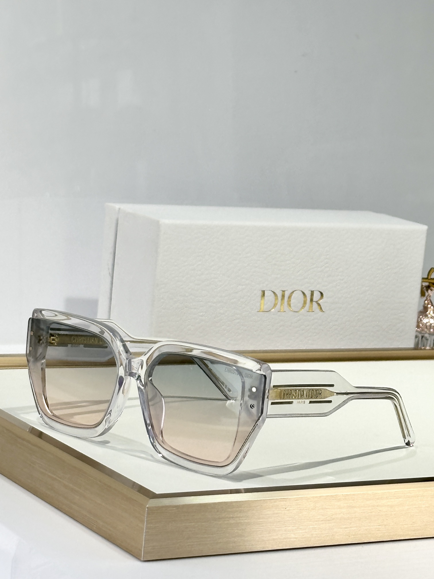  DIOR
MOD：DiorSignatureS14F
Size：66口16 140
