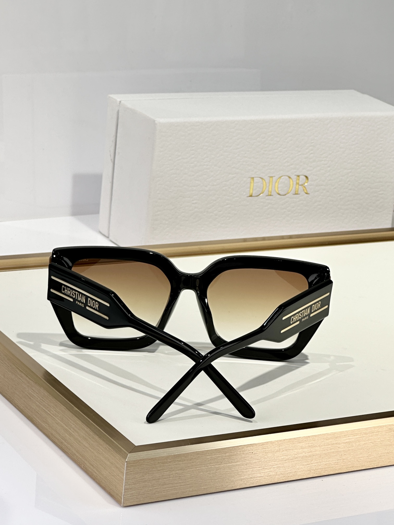  DIOR
MOD：DiorSignatureS14F
Size：66口16 140
