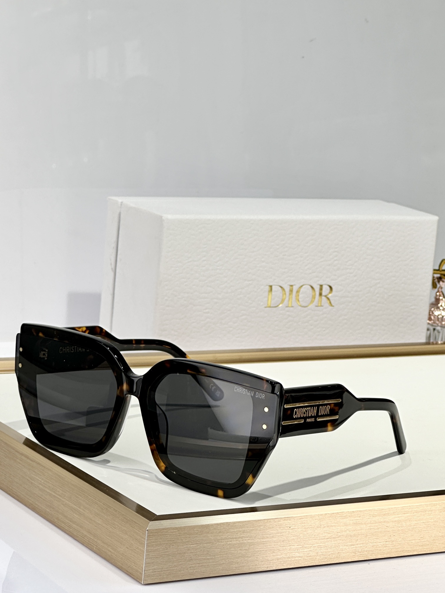  DIOR
MOD：DiorSignatureS14F
Size：66口16 140
