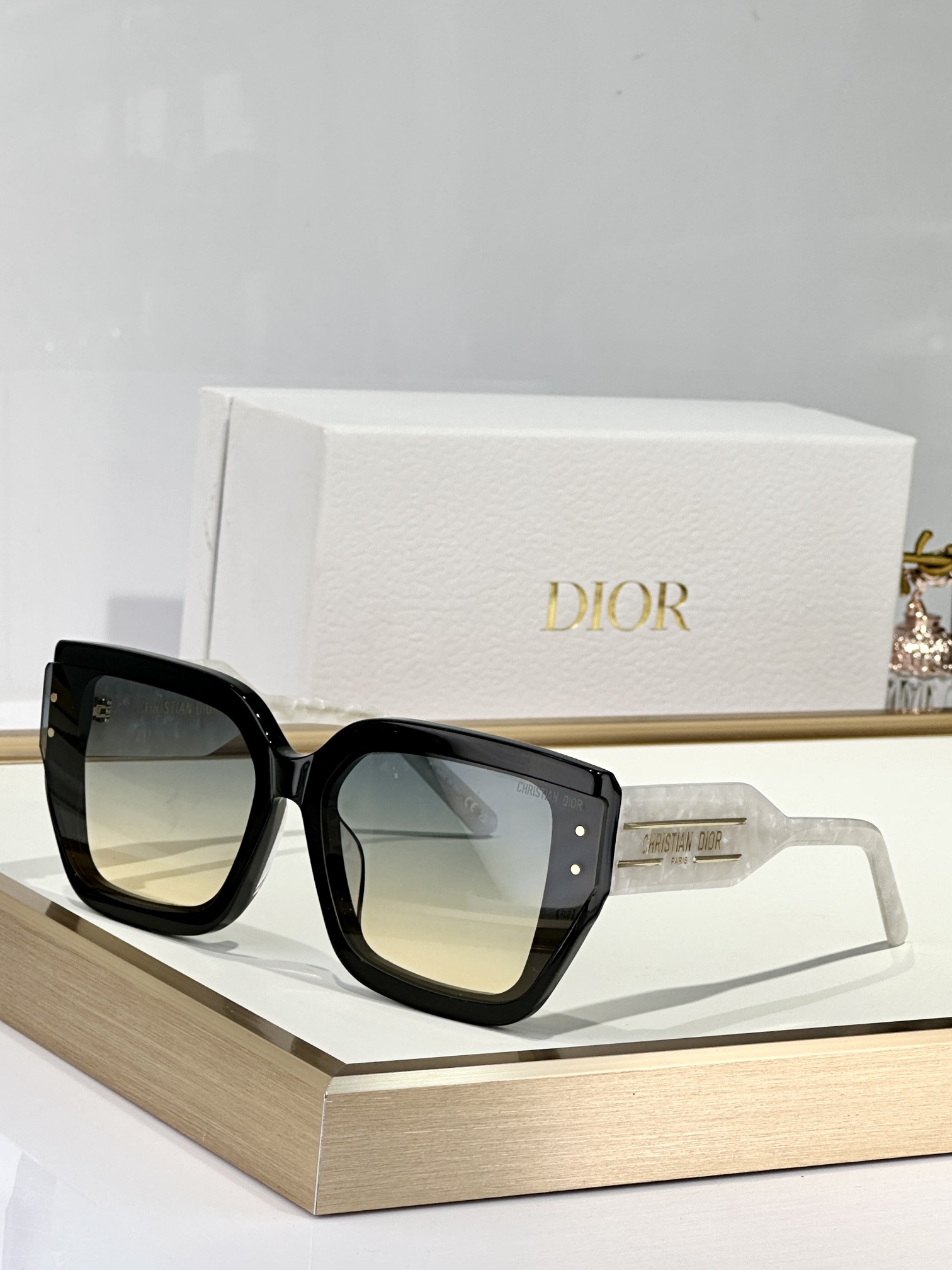  DIOR
MOD：DiorSignatureS14F
Size：66口16 140
