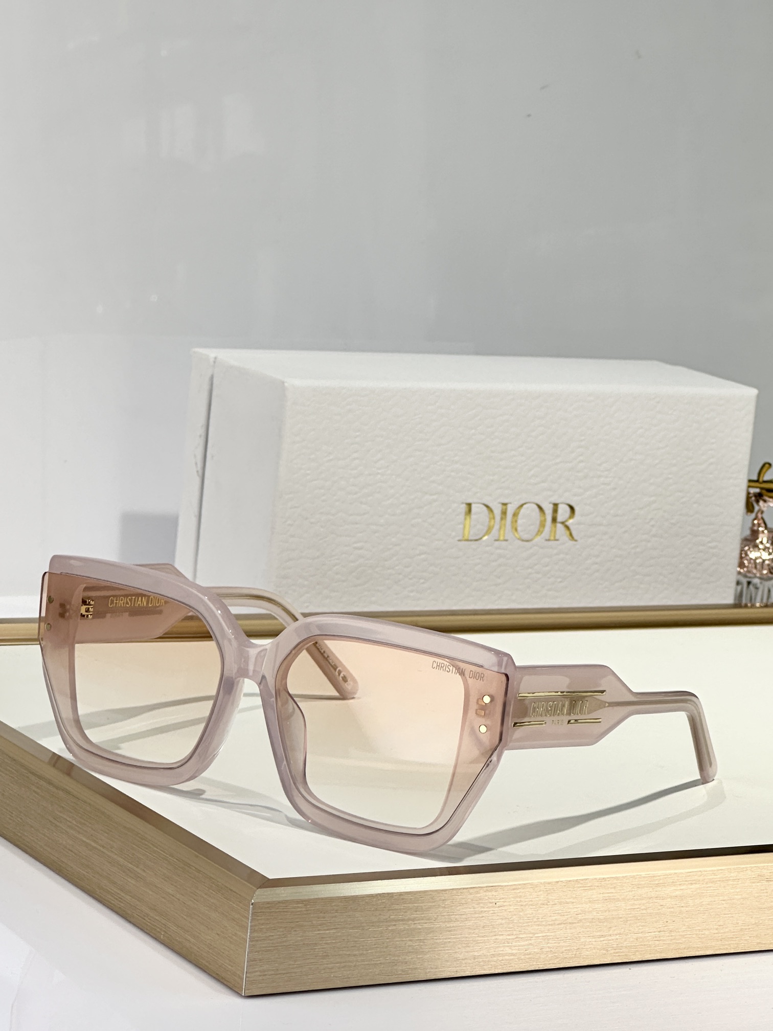  DIOR
MOD：DiorSignatureS14F
Size：66口16 140
