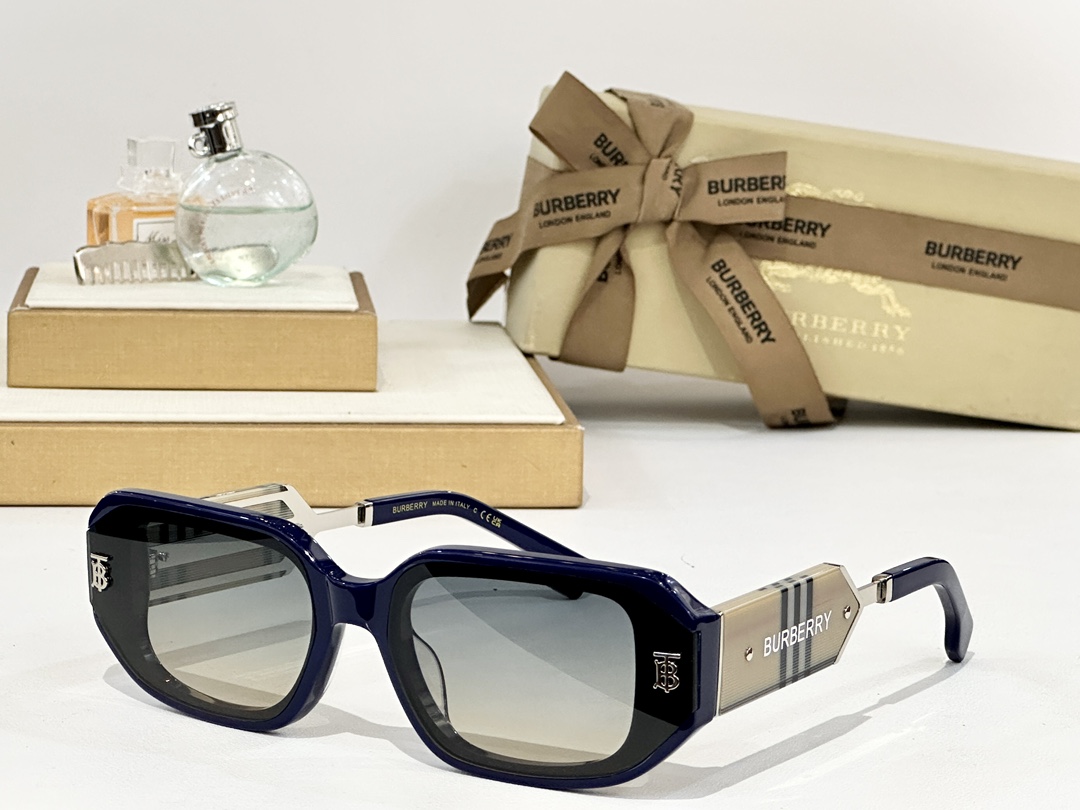  BURBERRY
MOD；BE6019
Size：65口15 143
