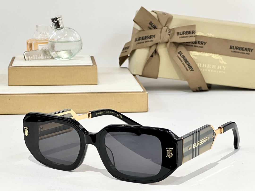  BURBERRY
MOD；BE6019
Size：65口15 143

