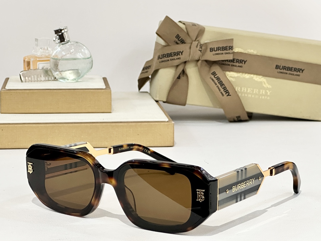  BURBERRY
MOD；BE6019
Size：65口15 143
