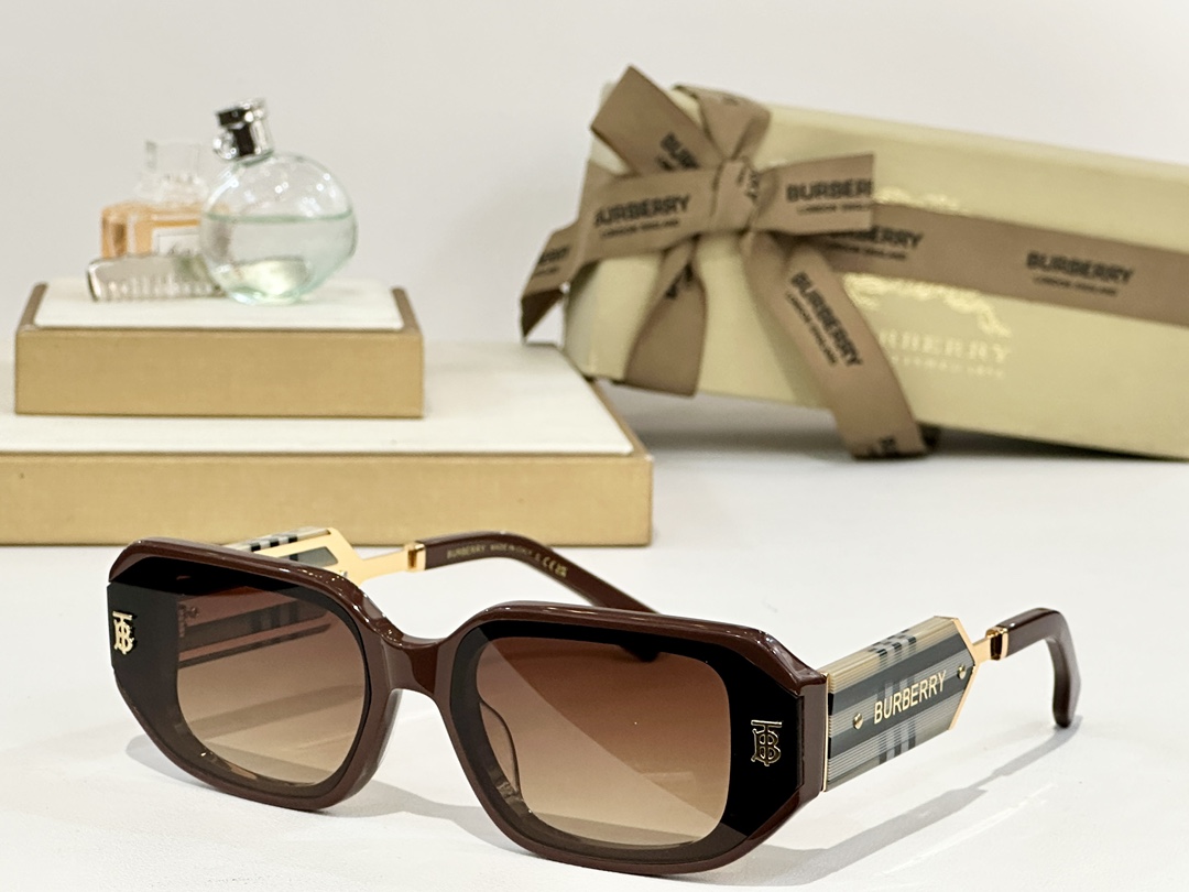  BURBERRY
MOD；BE6019
Size：65口15 143
